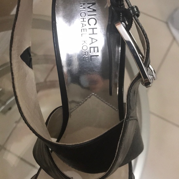 Sandals - Picture 2 of 4